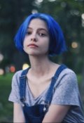 Обложка книги "Девочка с синими волосами."